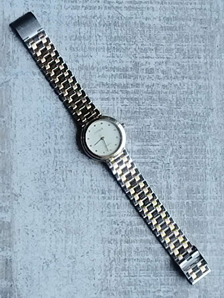 MENS 2 TONE CITIES STAINLESS STEEL WATCH IN EXCELLENT WORKING CONDITION