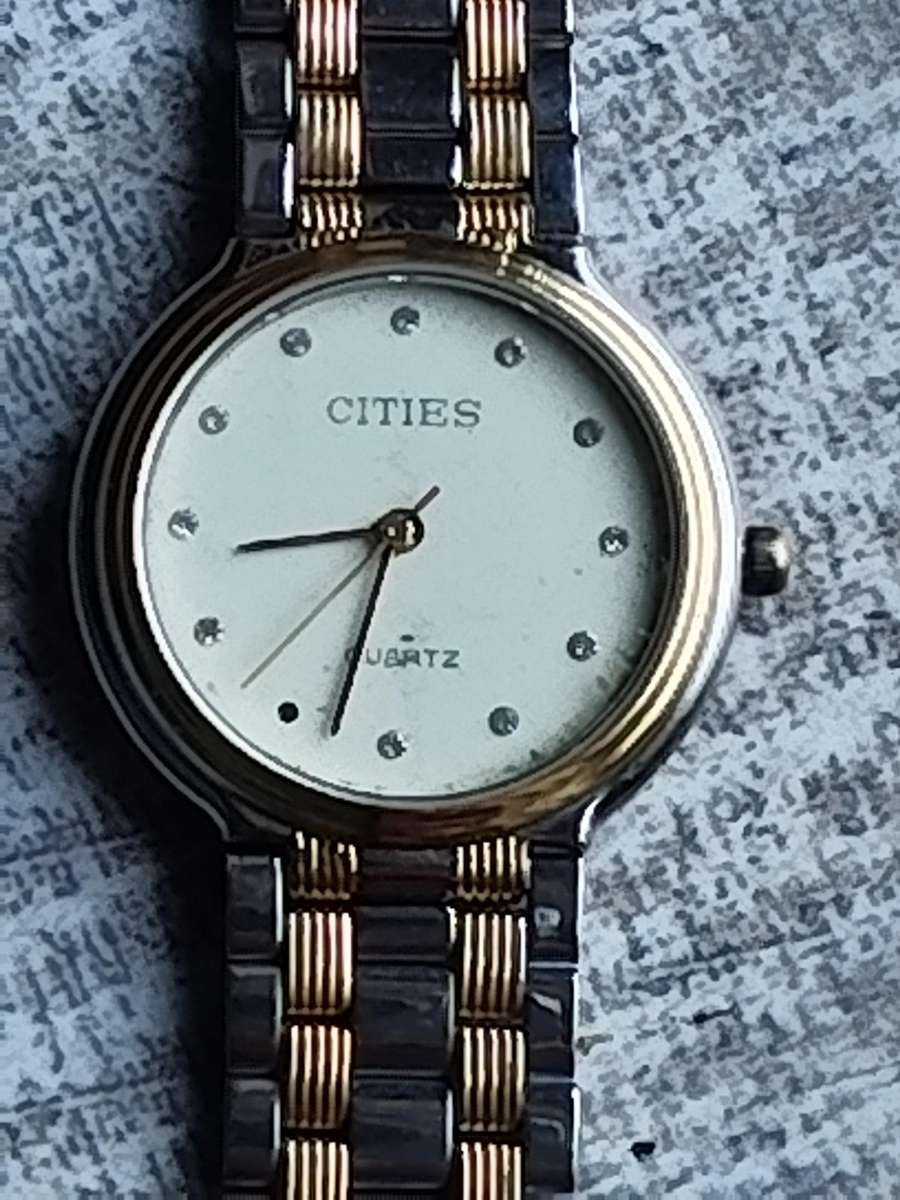 MENS 2 TONE CITIES STAINLESS STEEL WATCH IN EXCELLENT WORKING CONDITION