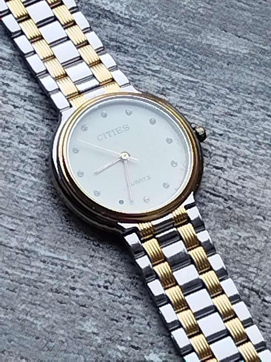 MENS 2 TONE CITIES STAINLESS STEEL WATCH IN EXCELLENT WORKING CONDITION