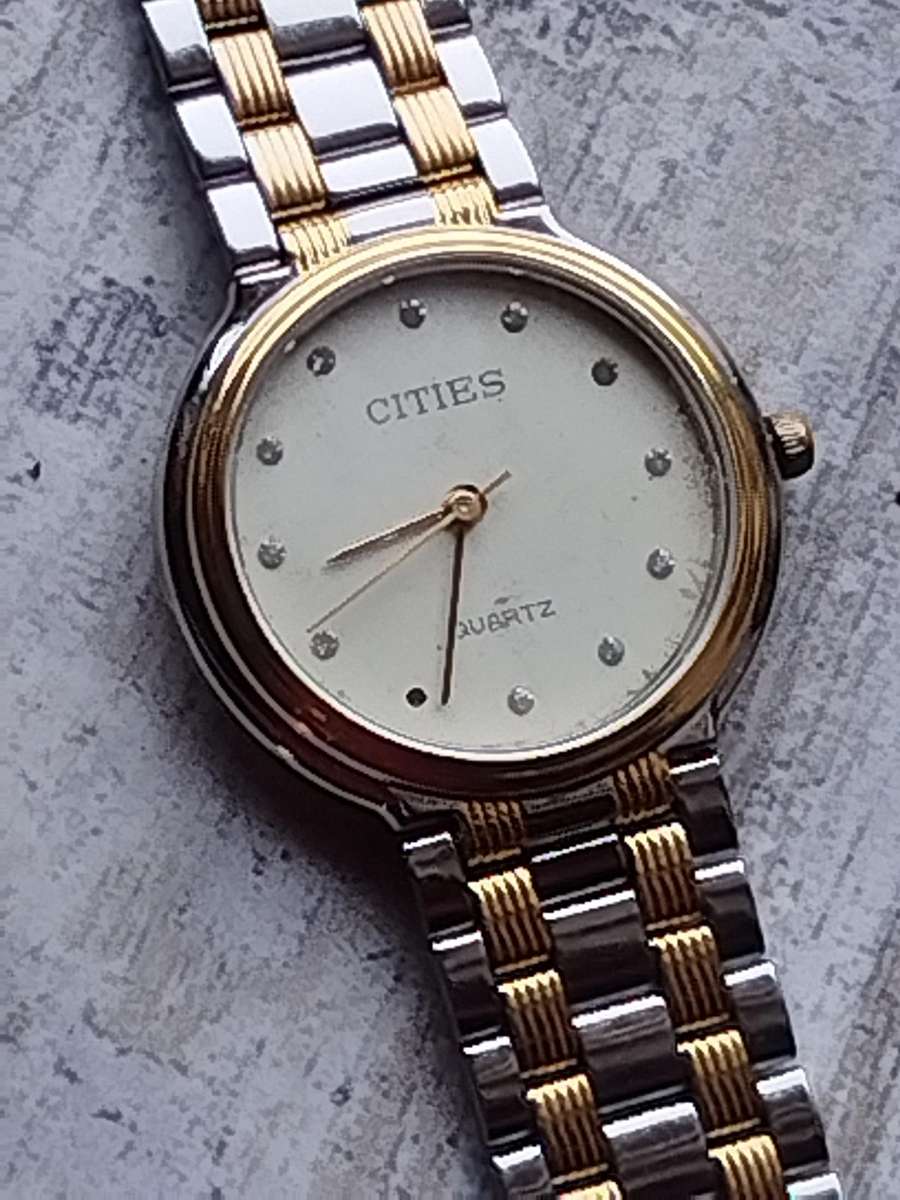 MENS 2 TONE CITIES STAINLESS STEEL WATCH IN EXCELLENT WORKING CONDITION