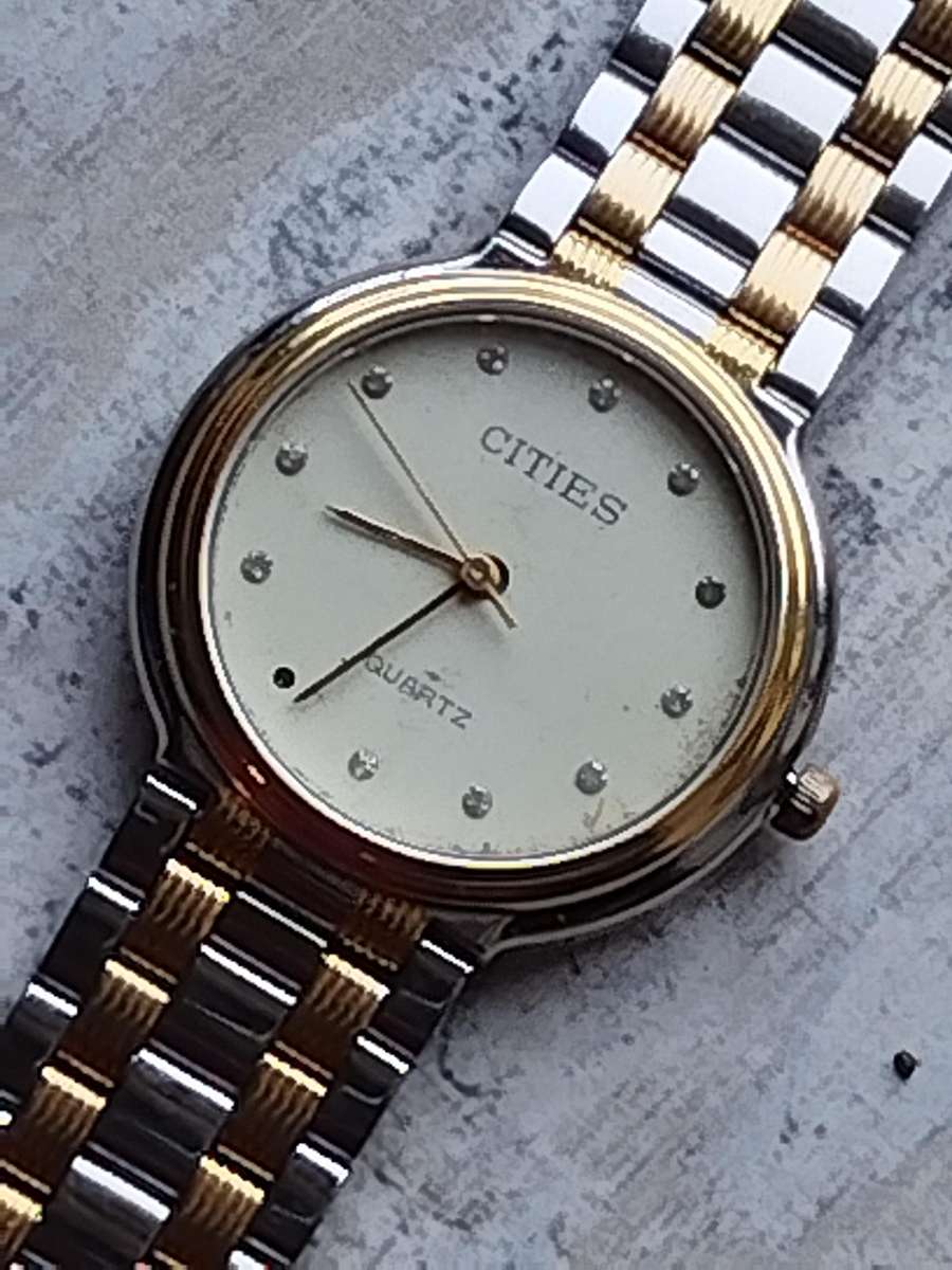 MENS 2 TONE CITIES STAINLESS STEEL WATCH IN EXCELLENT WORKING CONDITION