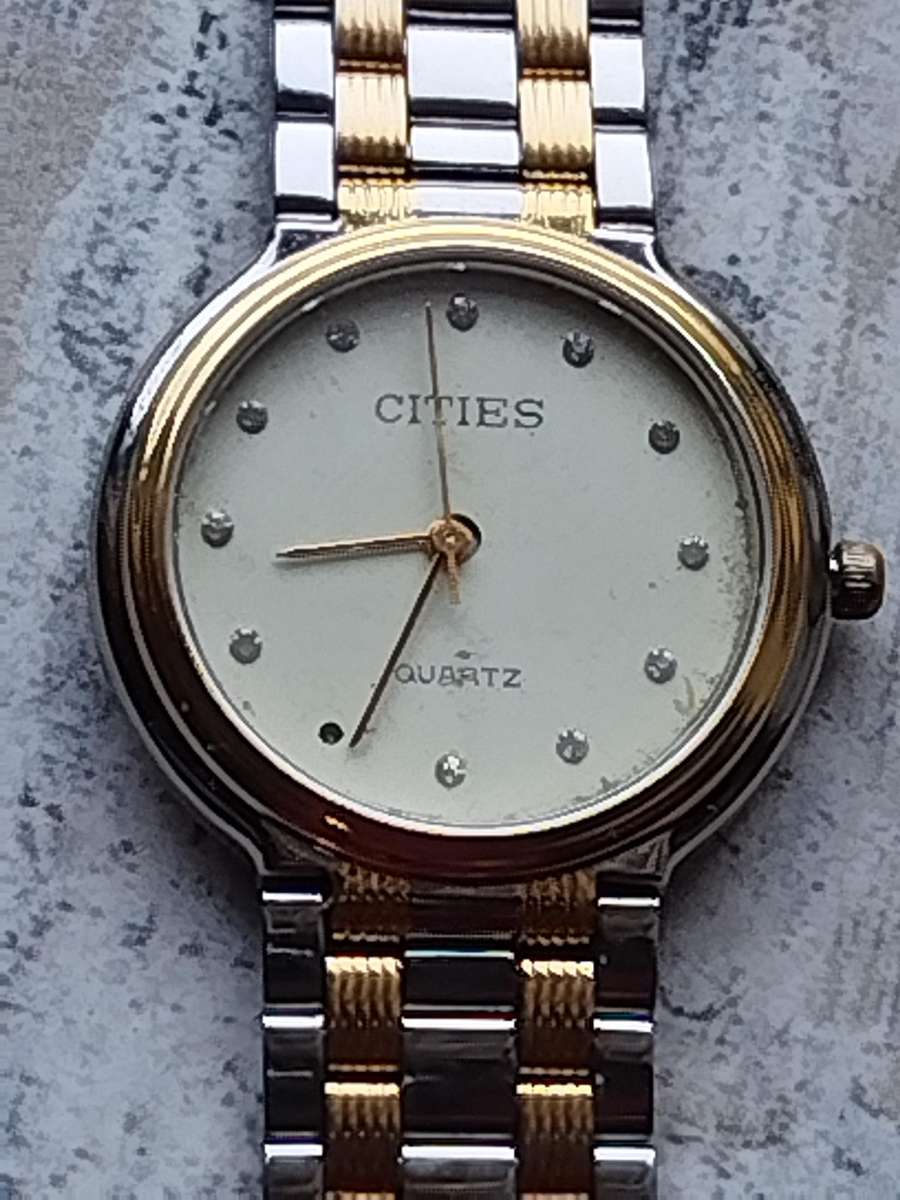 MENS 2 TONE CITIES STAINLESS STEEL WATCH IN EXCELLENT WORKING CONDITION