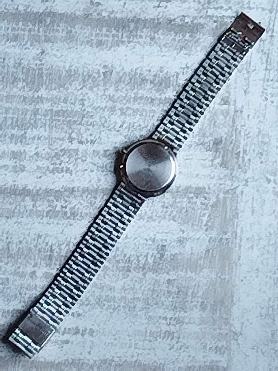 MENS 2 TONE CITIES STAINLESS STEEL WATCH IN EXCELLENT WORKING CONDITION