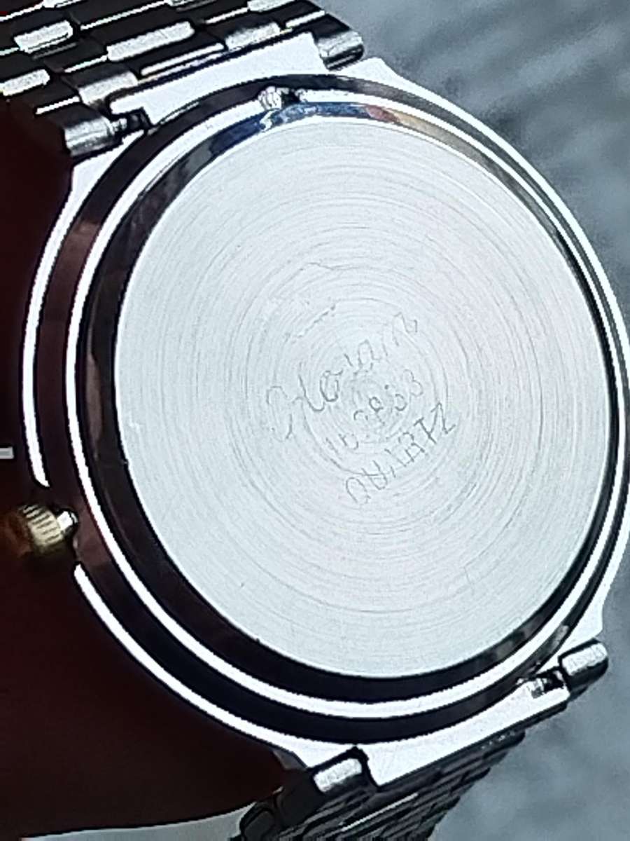 MENS 2 TONE CITIES STAINLESS STEEL WATCH IN EXCELLENT WORKING CONDITION