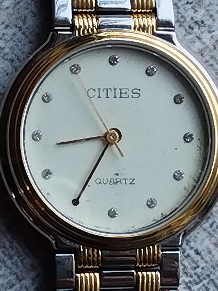 MENS 2 TONE CITIES STAINLESS STEEL WATCH IN EXCELLENT WORKING CONDITION