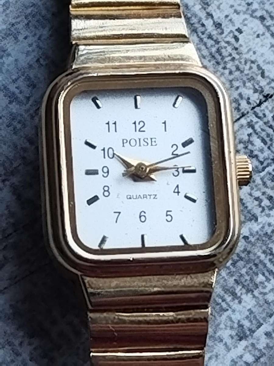 LADIES GOLD PLATED POISE WATCH IN EXCELLENT WORKING CONDITION