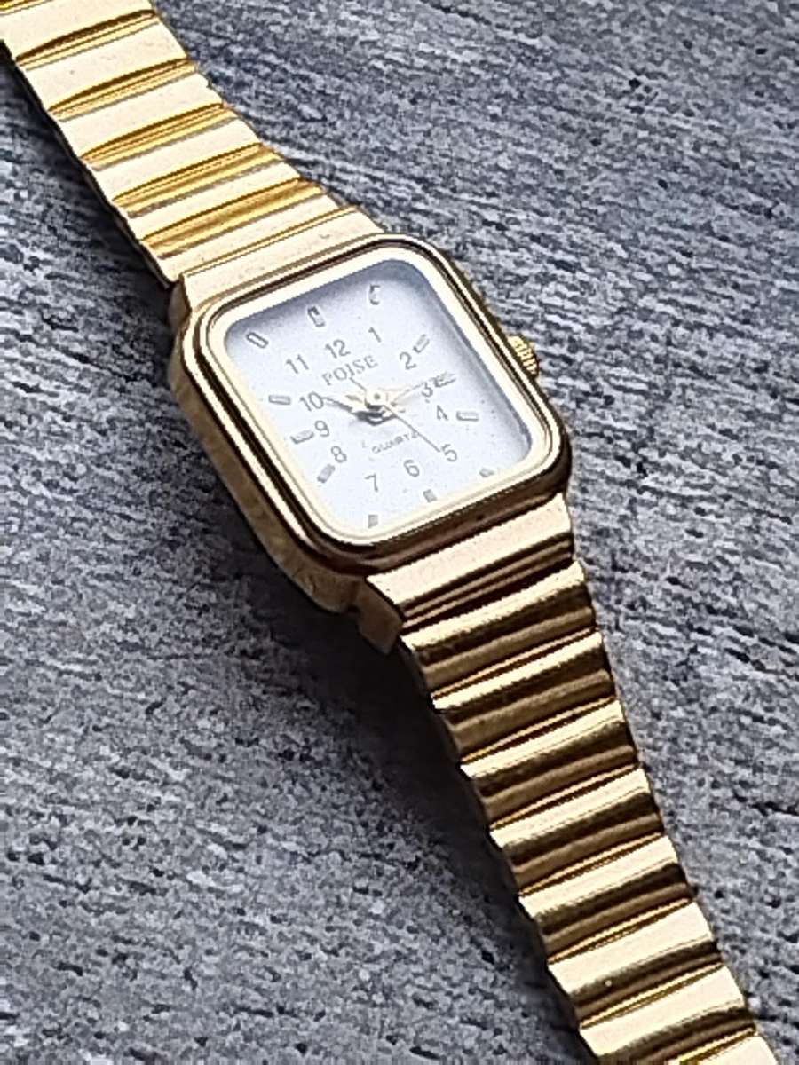 LADIES GOLD PLATED POISE WATCH IN EXCELLENT WORKING CONDITION