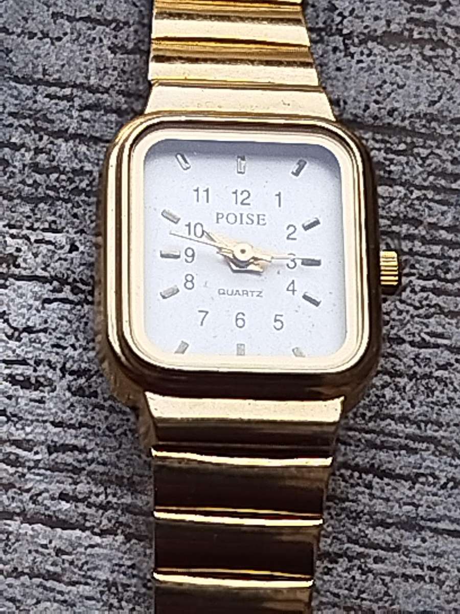 LADIES GOLD PLATED POISE WATCH IN EXCELLENT WORKING CONDITION