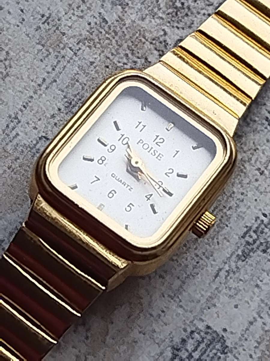 LADIES GOLD PLATED POISE WATCH IN EXCELLENT WORKING CONDITION