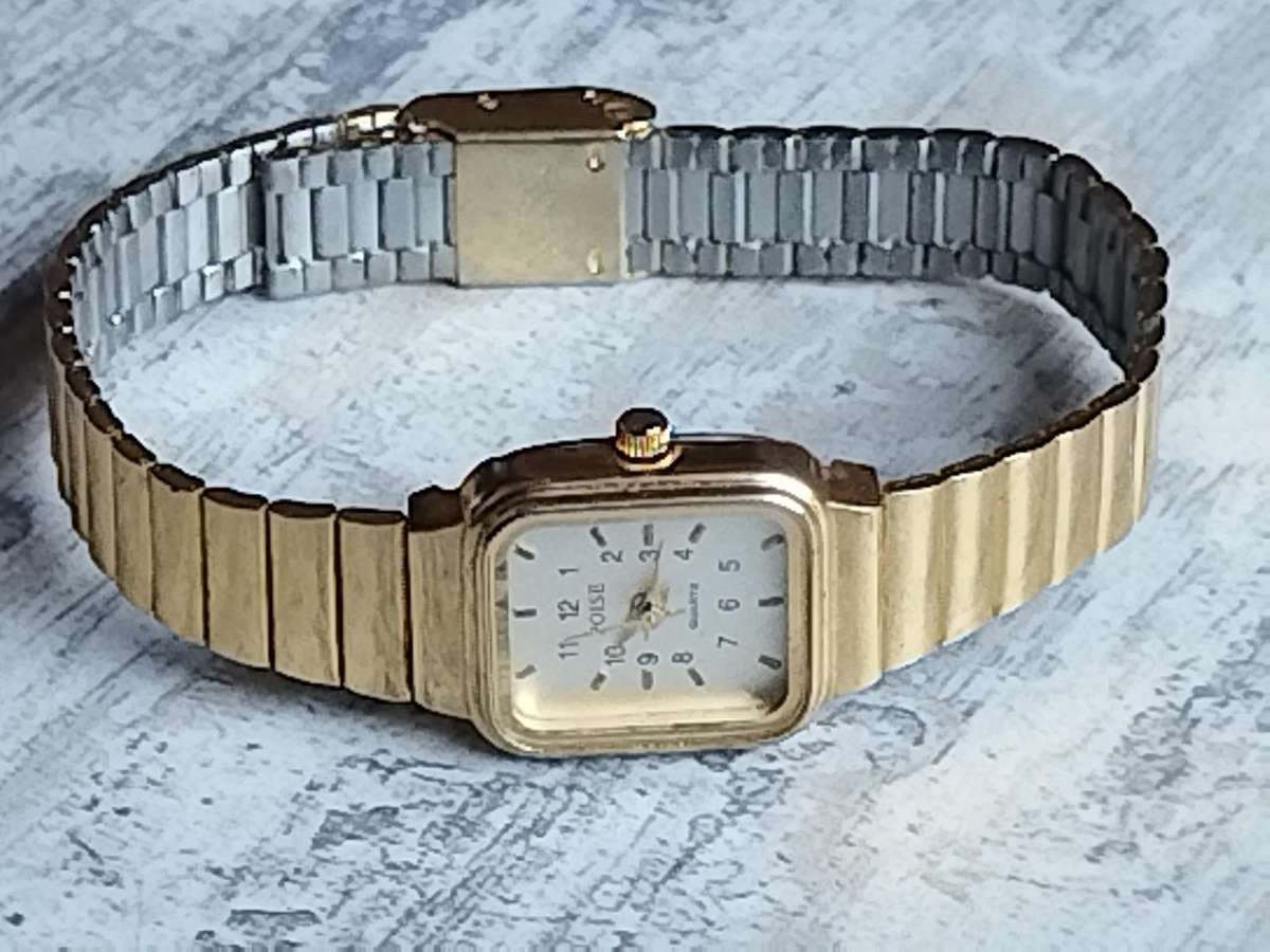 LADIES GOLD PLATED POISE WATCH IN EXCELLENT WORKING CONDITION