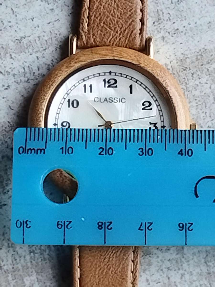 ELEGANT LADIES CLASSIC WATCH WITH MOTHER OF PEARL DIAL IN EXCELLENT WORKING CONDITION