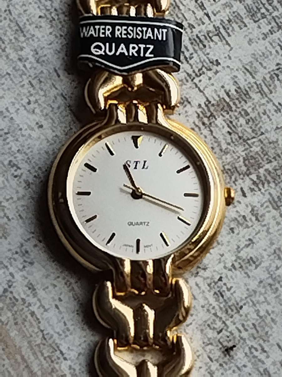 MENS GOLD STL WATCH IN EXCELLENT CONDITION - NEW OLD STOCK