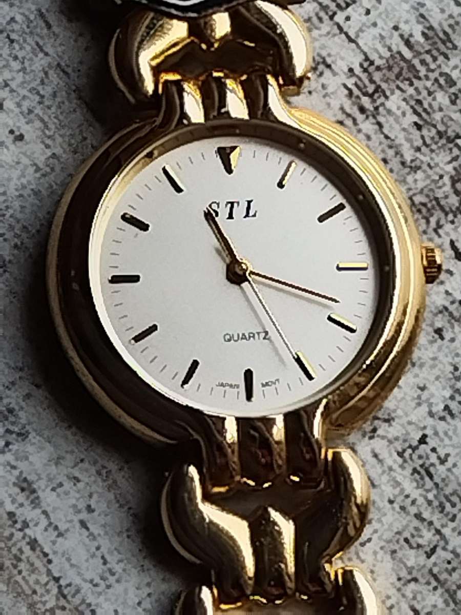 MENS GOLD STL WATCH IN EXCELLENT CONDITION - NEW OLD STOCK