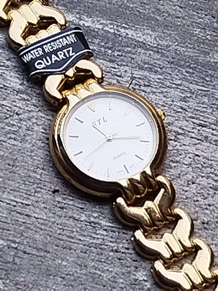 MENS GOLD STL WATCH IN EXCELLENT CONDITION - NEW OLD STOCK