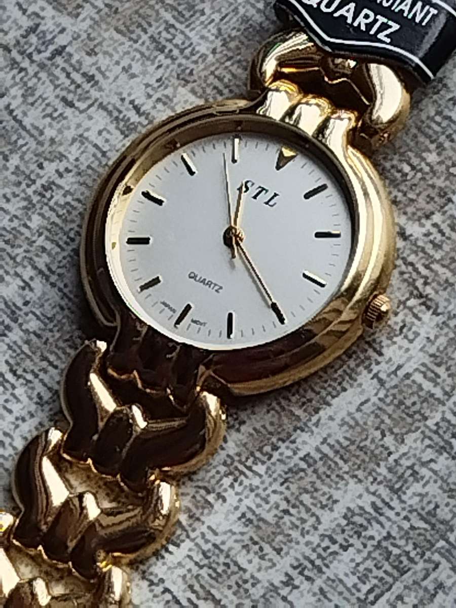MENS GOLD STL WATCH IN EXCELLENT CONDITION - NEW OLD STOCK