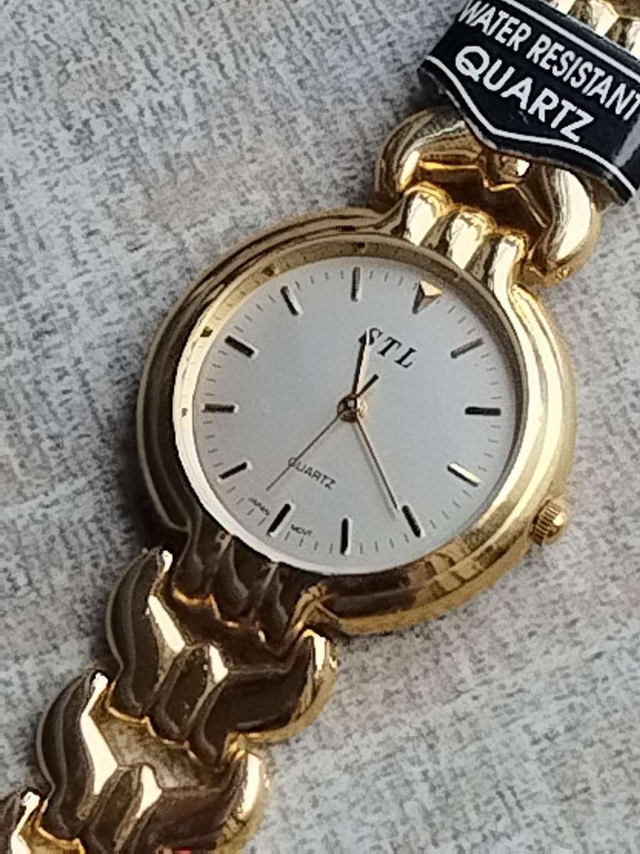 MENS GOLD STL WATCH IN EXCELLENT CONDITION - NEW OLD STOCK