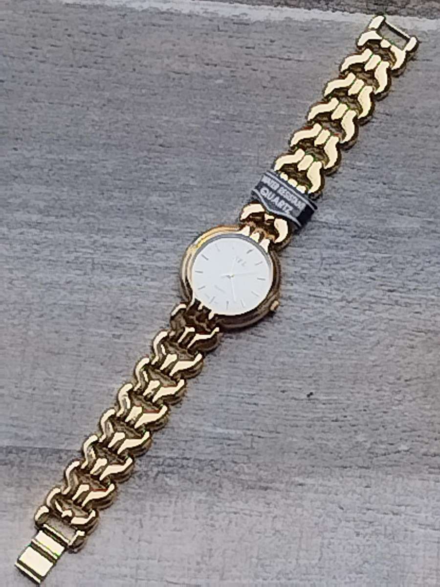 MENS GOLD STL WATCH IN EXCELLENT CONDITION - NEW OLD STOCK