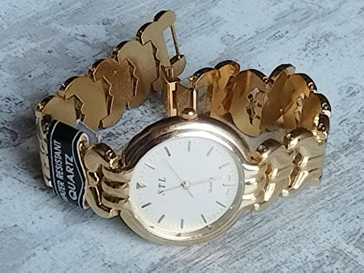 MENS GOLD STL WATCH IN EXCELLENT CONDITION - NEW OLD STOCK