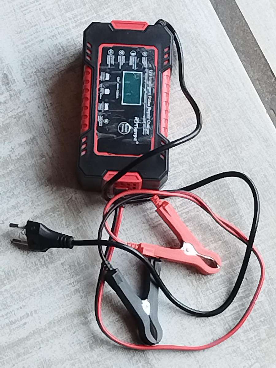 12V INTELLIGENT PULSE REPAIR BATTERY CHARGER