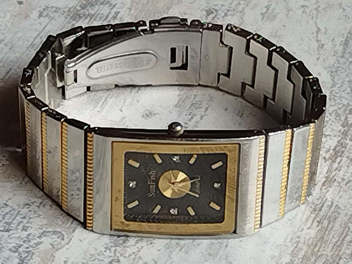 MENS SUNFISH 2 TONE WATCH IN EXCELLENT WORKING CONDITION