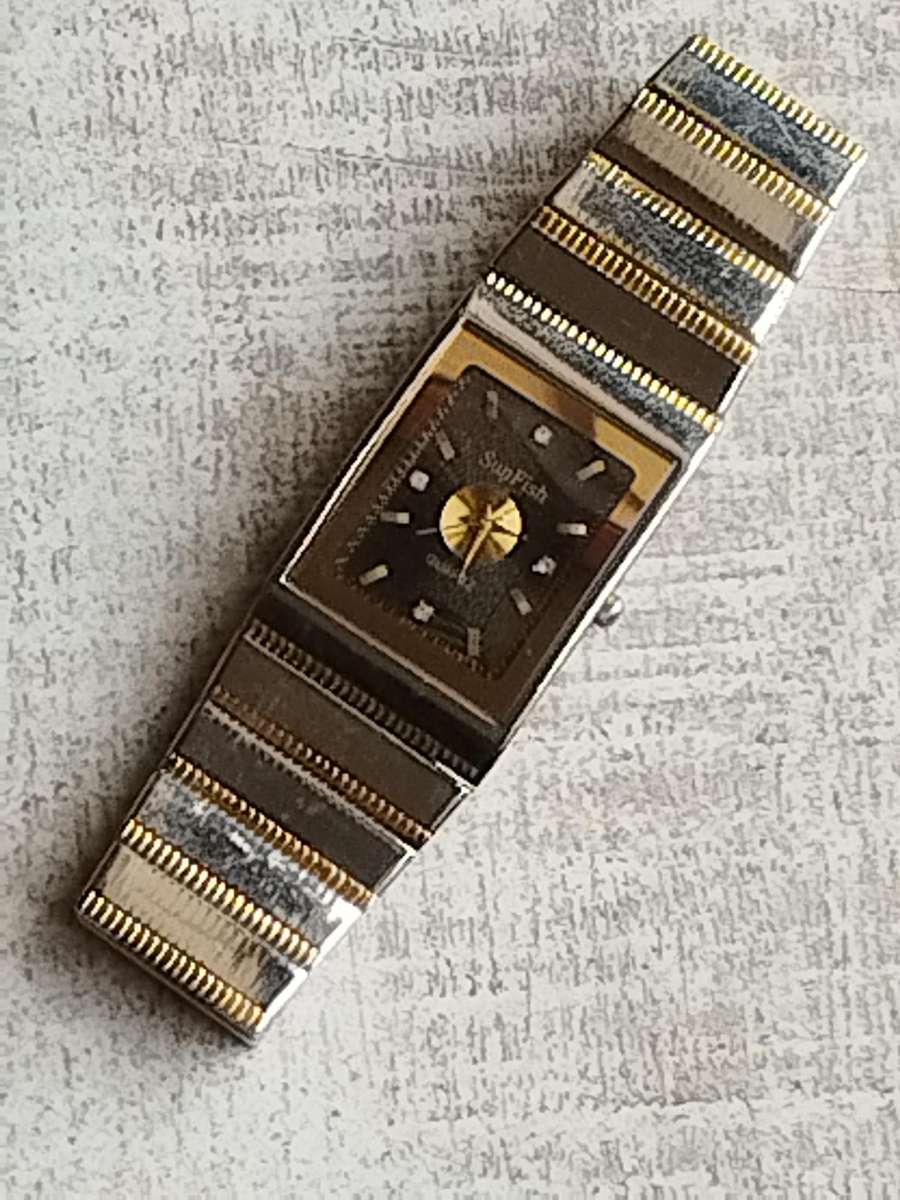 MENS SUNFISH 2 TONE WATCH IN EXCELLENT WORKING CONDITION