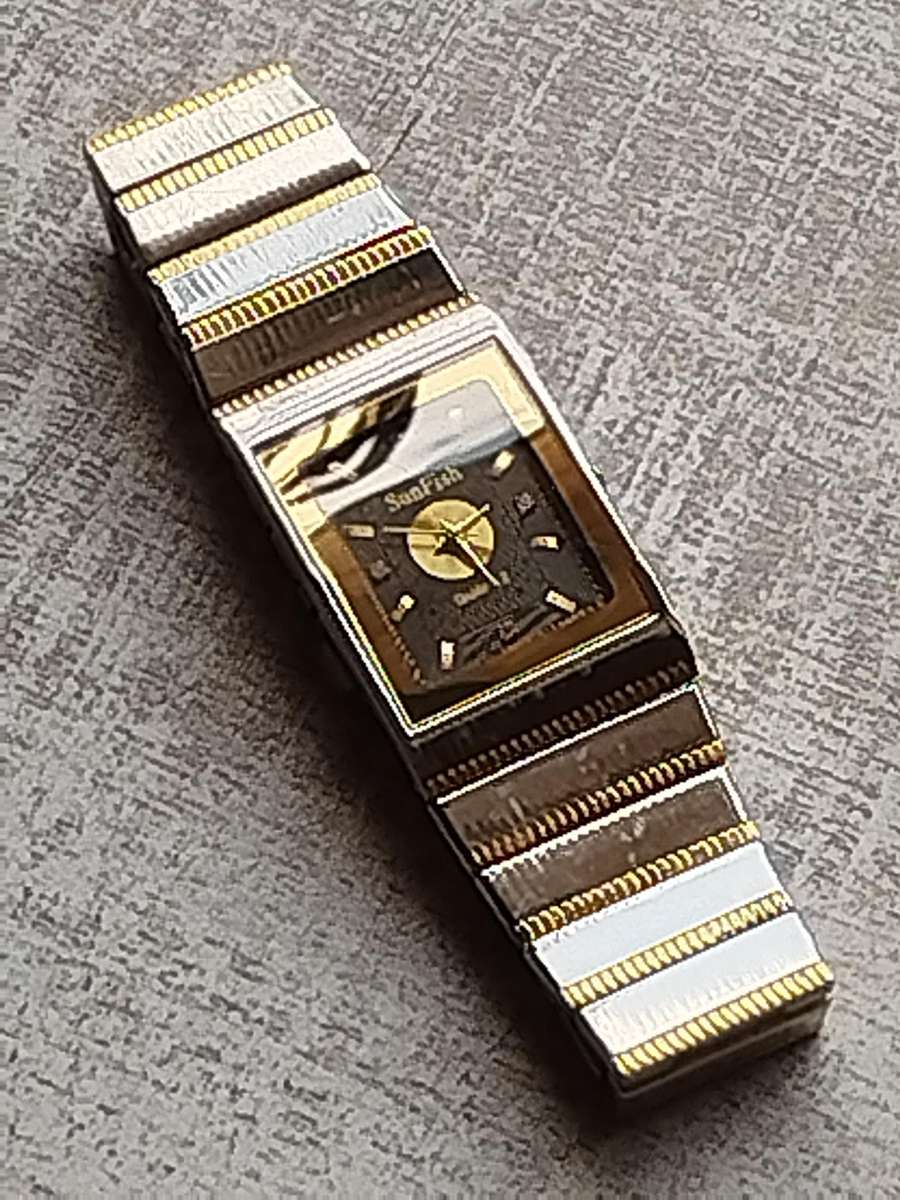 MENS SUNFISH 2 TONE WATCH IN EXCELLENT WORKING CONDITION