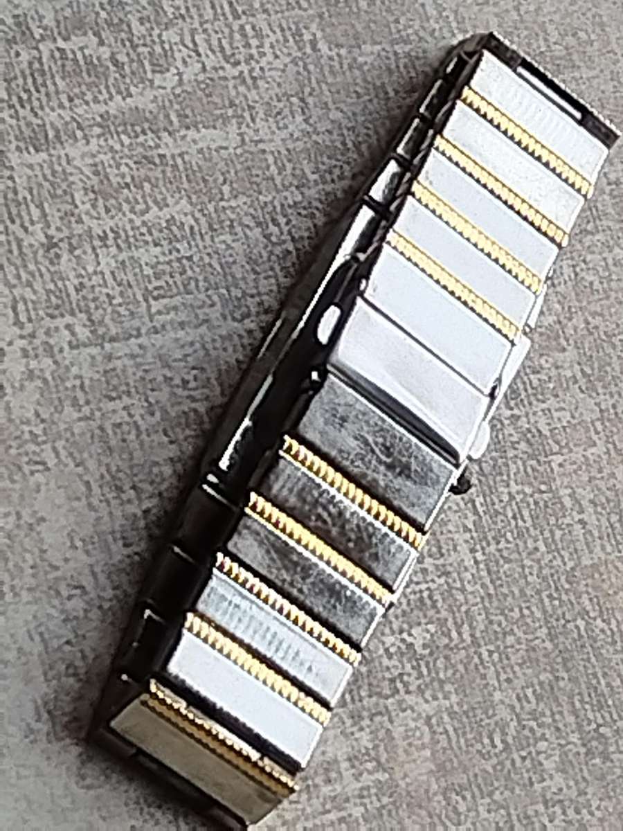 MENS SUNFISH 2 TONE WATCH IN EXCELLENT WORKING CONDITION