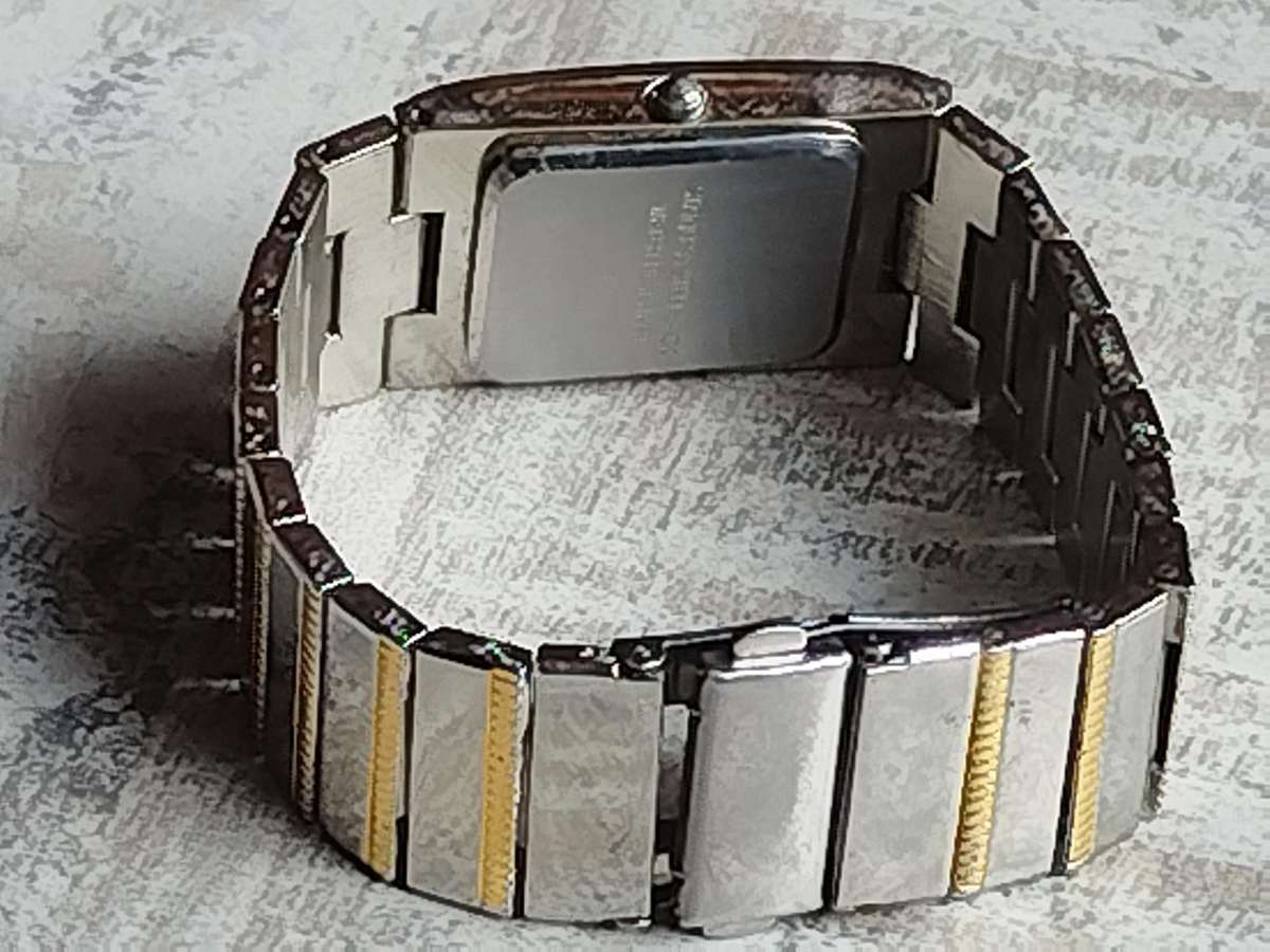 MENS SUNFISH 2 TONE WATCH IN EXCELLENT WORKING CONDITION