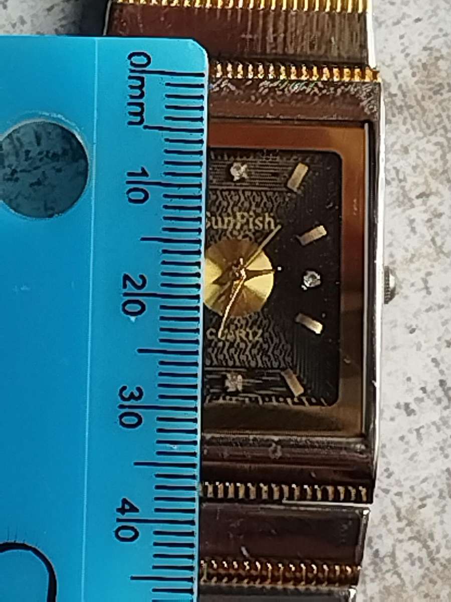 MENS SUNFISH 2 TONE WATCH IN EXCELLENT WORKING CONDITION