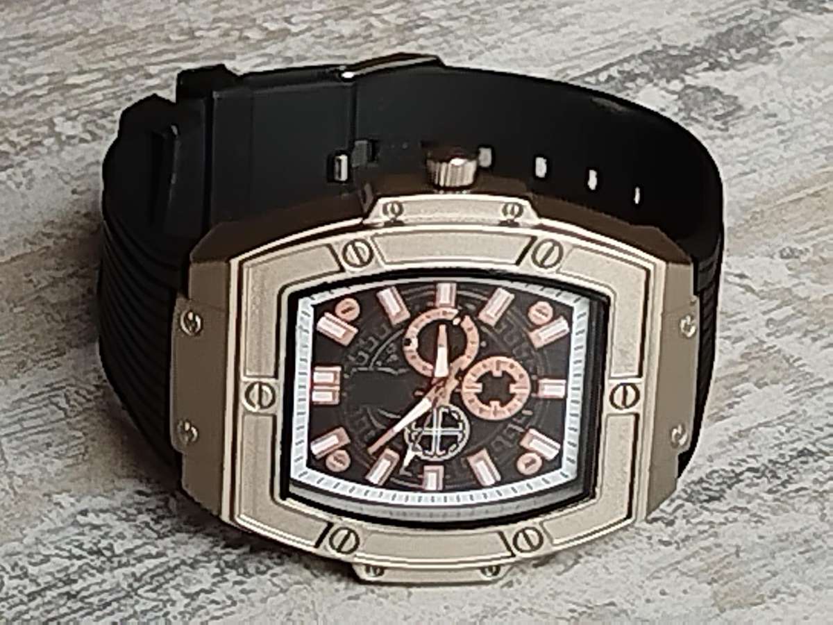 MENS BULKY 55MM FASHION WATCH IN EXCELLENT WORKING CONDITION