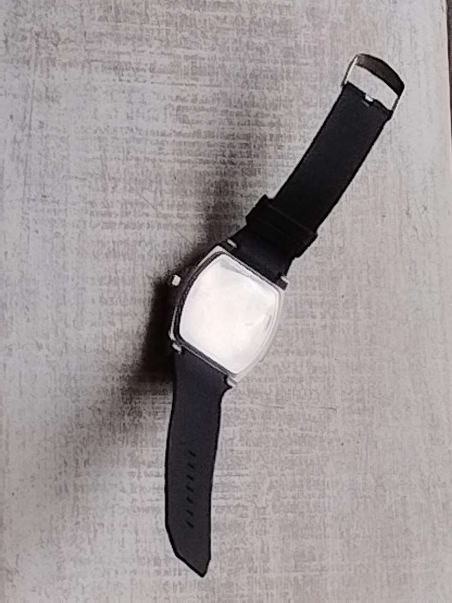 MENS BULKY 55MM FASHION WATCH IN EXCELLENT WORKING CONDITION