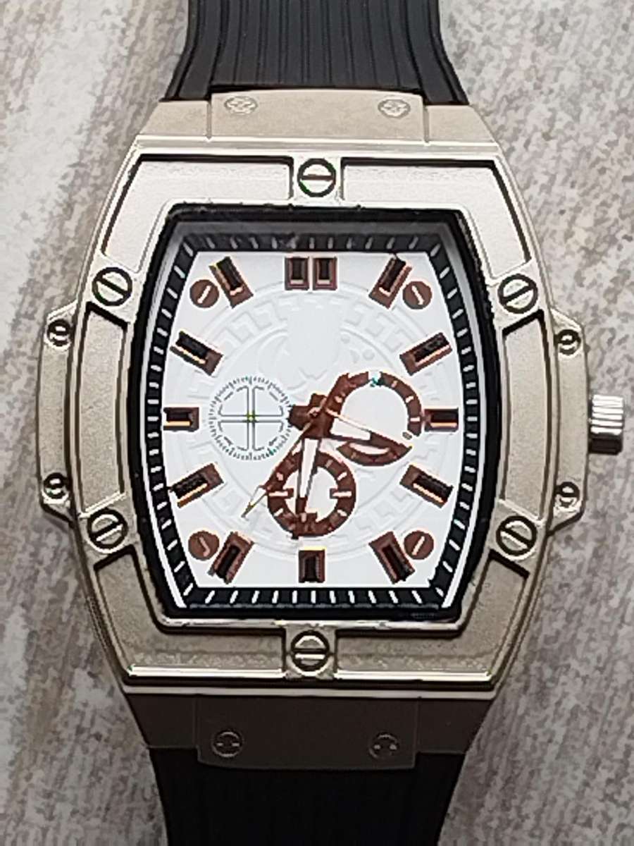 MENS BULKY 55MM FASHION WATCH IN EXCELLENT WORKING CONDITION