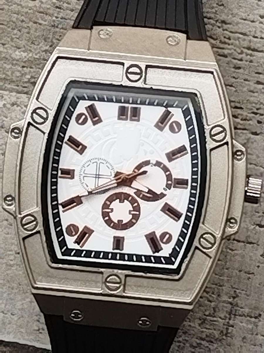 MENS BULKY 55MM FASHION WATCH IN EXCELLENT WORKING CONDITION