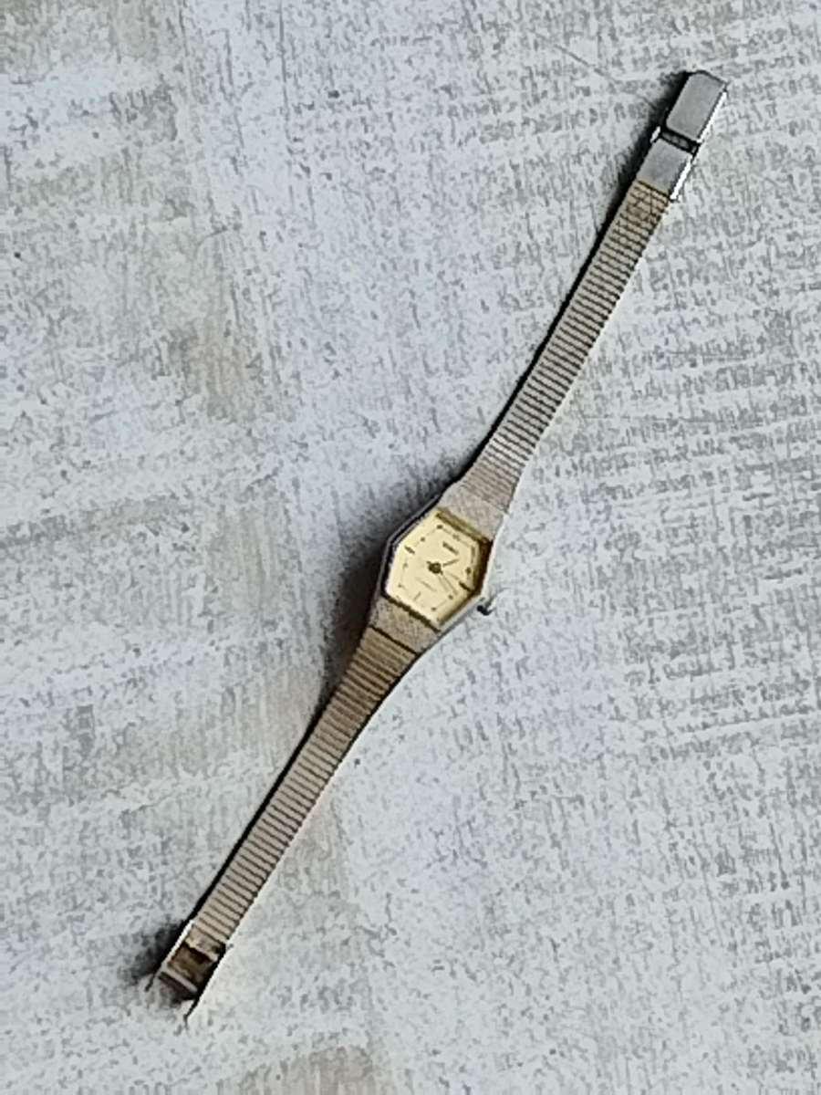 LADIES VINTAGE SEIKO 17 JEWELS WATCH IN GOOD WORKING CONDITION