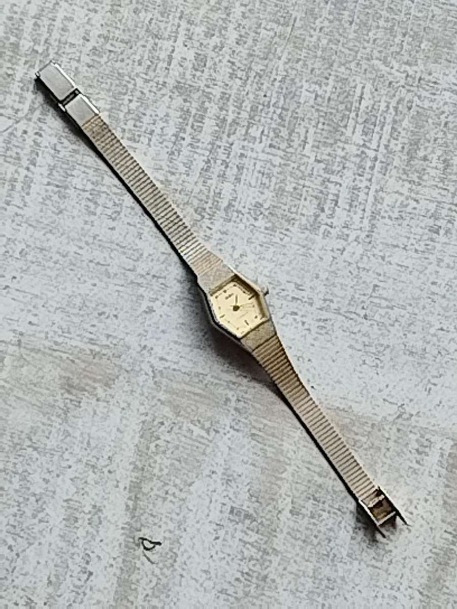 LADIES VINTAGE SEIKO 17 JEWELS WATCH IN GOOD WORKING CONDITION