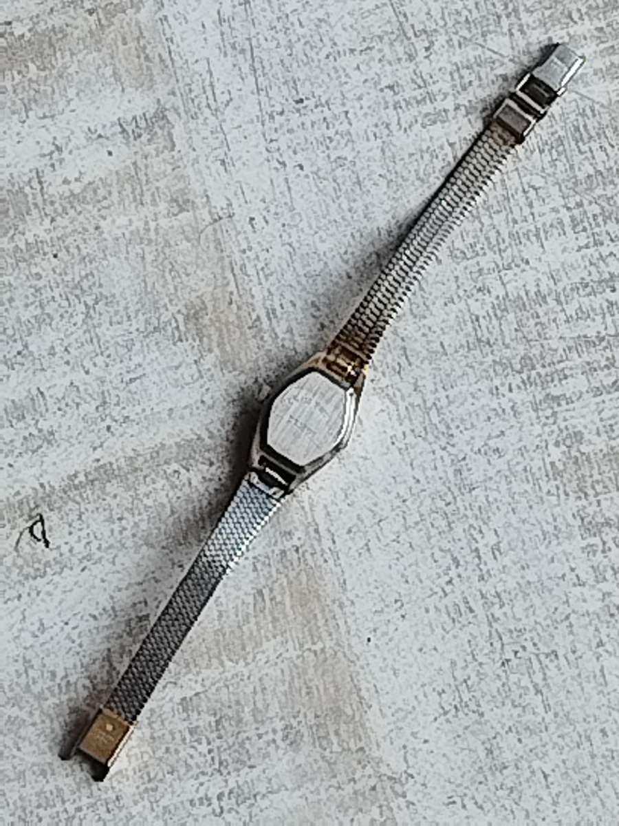 LADIES VINTAGE SEIKO 17 JEWELS WATCH IN GOOD WORKING CONDITION