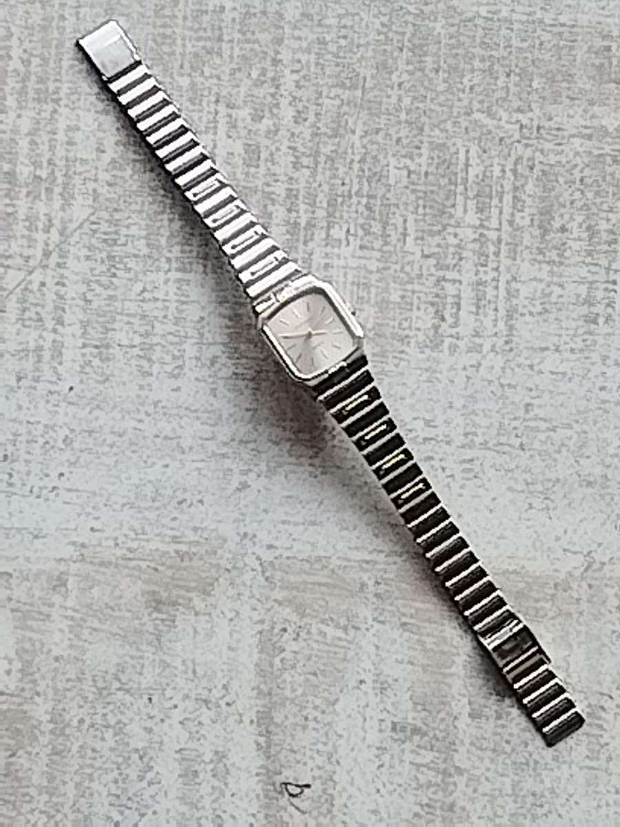 LADIES RSEIKONO STAINLESS STEEL WATCH IN EXCELLENT WORKING CONDITION