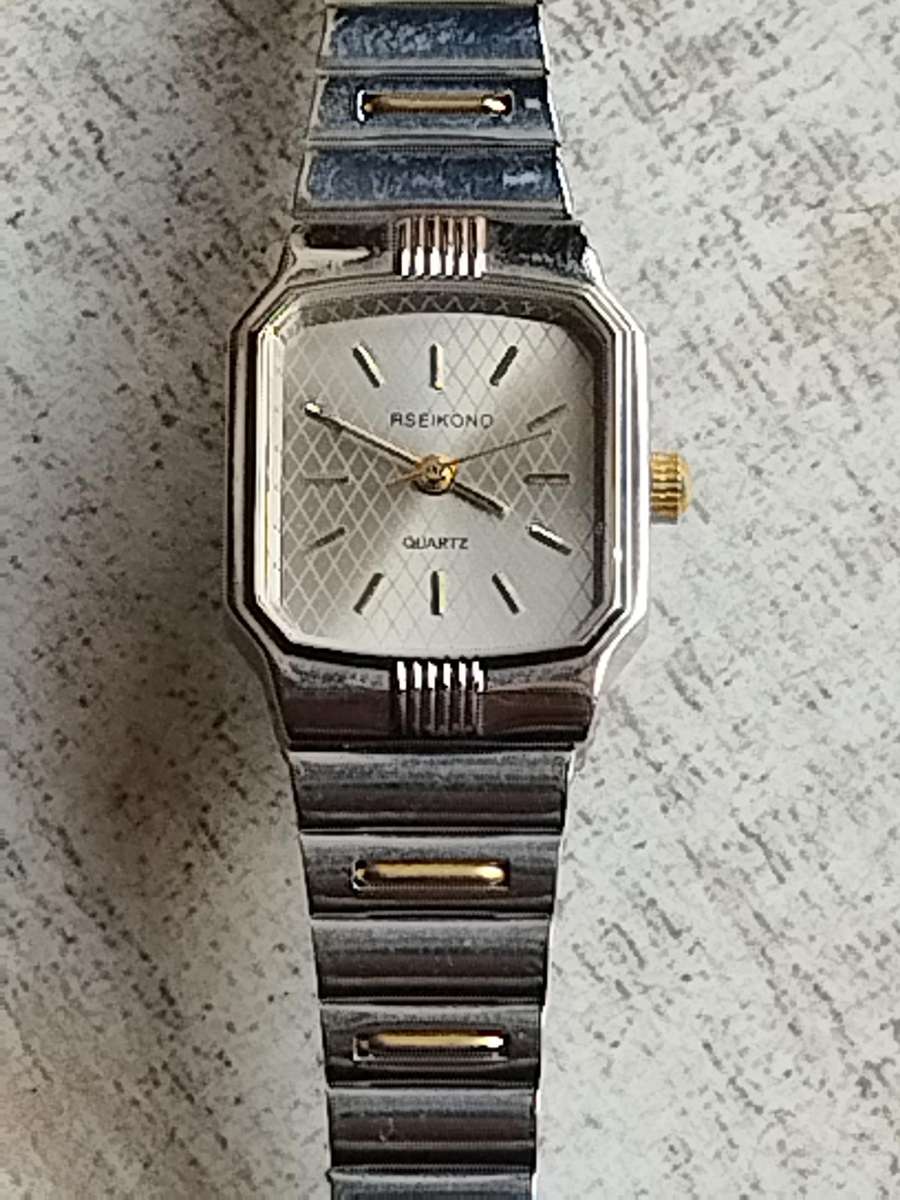 LADIES RSEIKONO STAINLESS STEEL WATCH IN EXCELLENT WORKING CONDITION