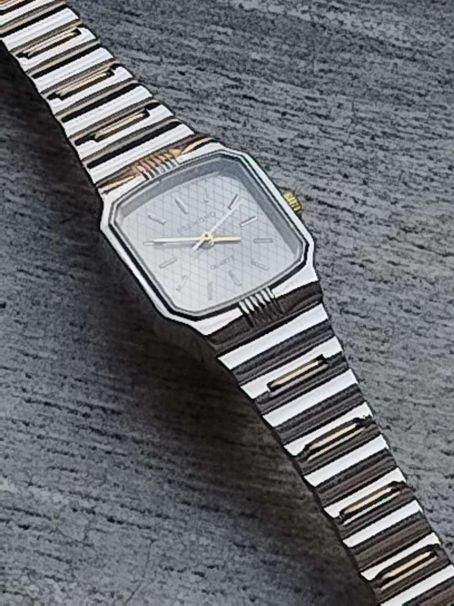 LADIES RSEIKONO STAINLESS STEEL WATCH IN EXCELLENT WORKING CONDITION