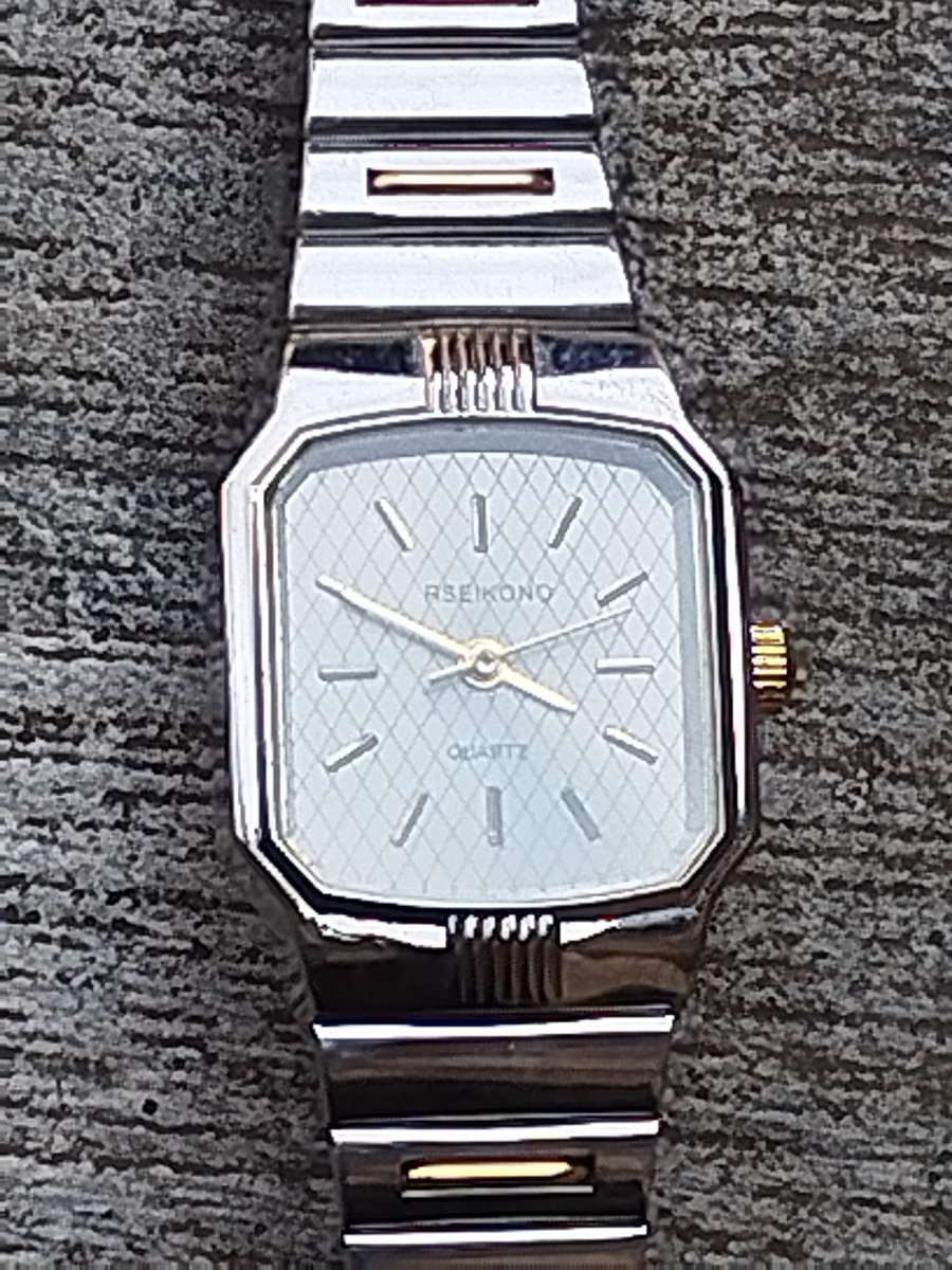 LADIES RSEIKONO STAINLESS STEEL WATCH IN EXCELLENT WORKING CONDITION
