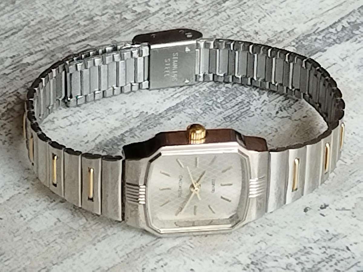 LADIES RSEIKONO STAINLESS STEEL WATCH IN EXCELLENT WORKING CONDITION