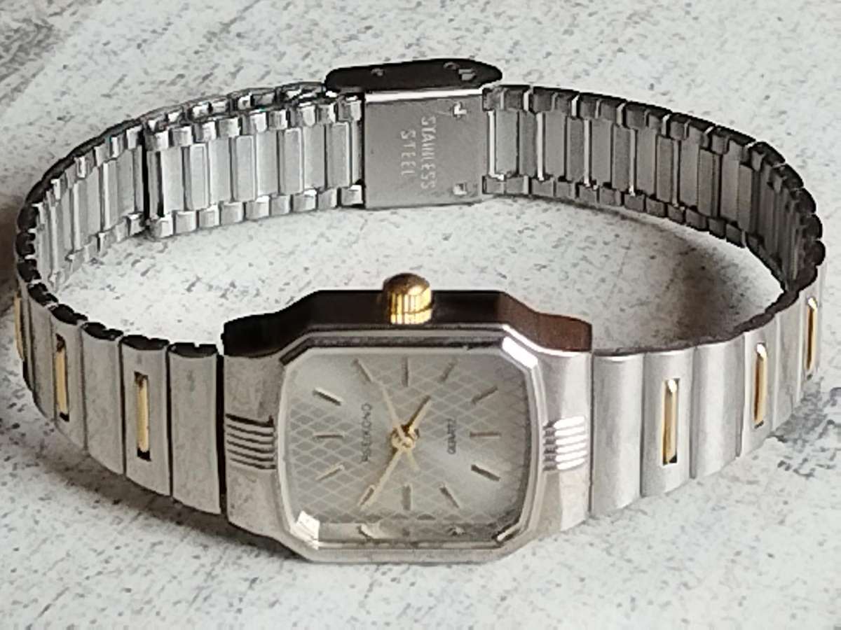 LADIES RSEIKONO STAINLESS STEEL WATCH IN EXCELLENT WORKING CONDITION