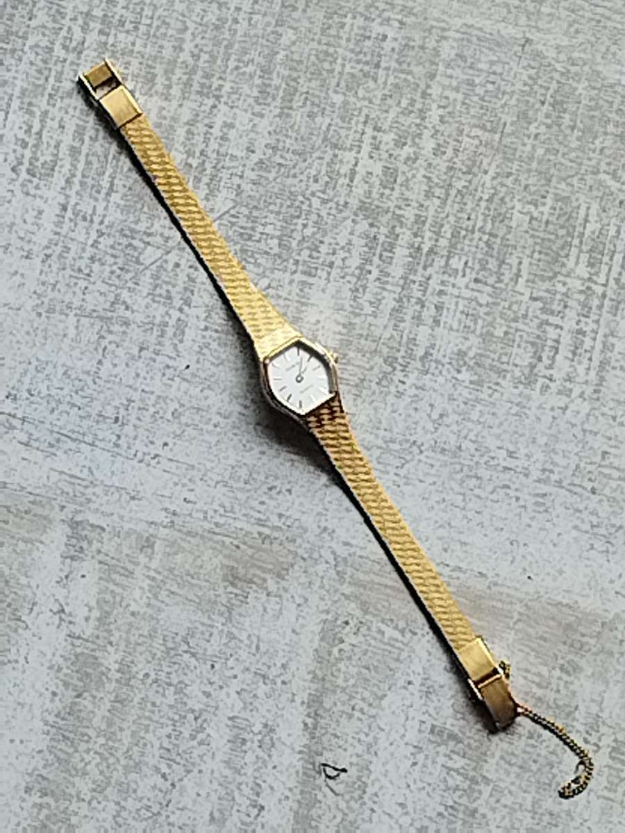 LADIES RALMOR GOLD WATCH IN EXCELLENT WORKING CONDITION
