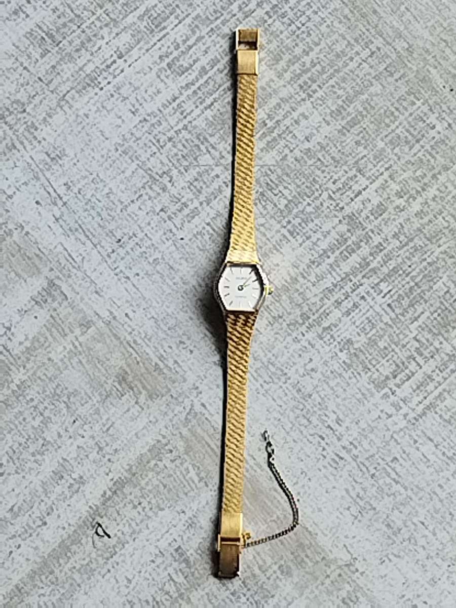 LADIES RALMOR GOLD WATCH IN EXCELLENT WORKING CONDITION