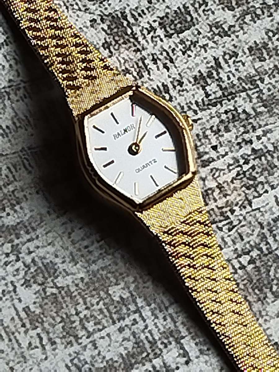 LADIES RALMOR GOLD WATCH IN EXCELLENT WORKING CONDITION