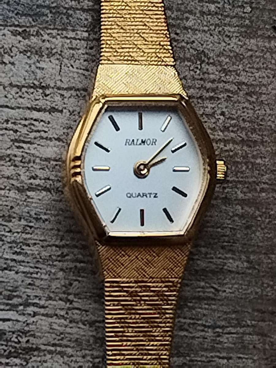 LADIES RALMOR GOLD WATCH IN EXCELLENT WORKING CONDITION