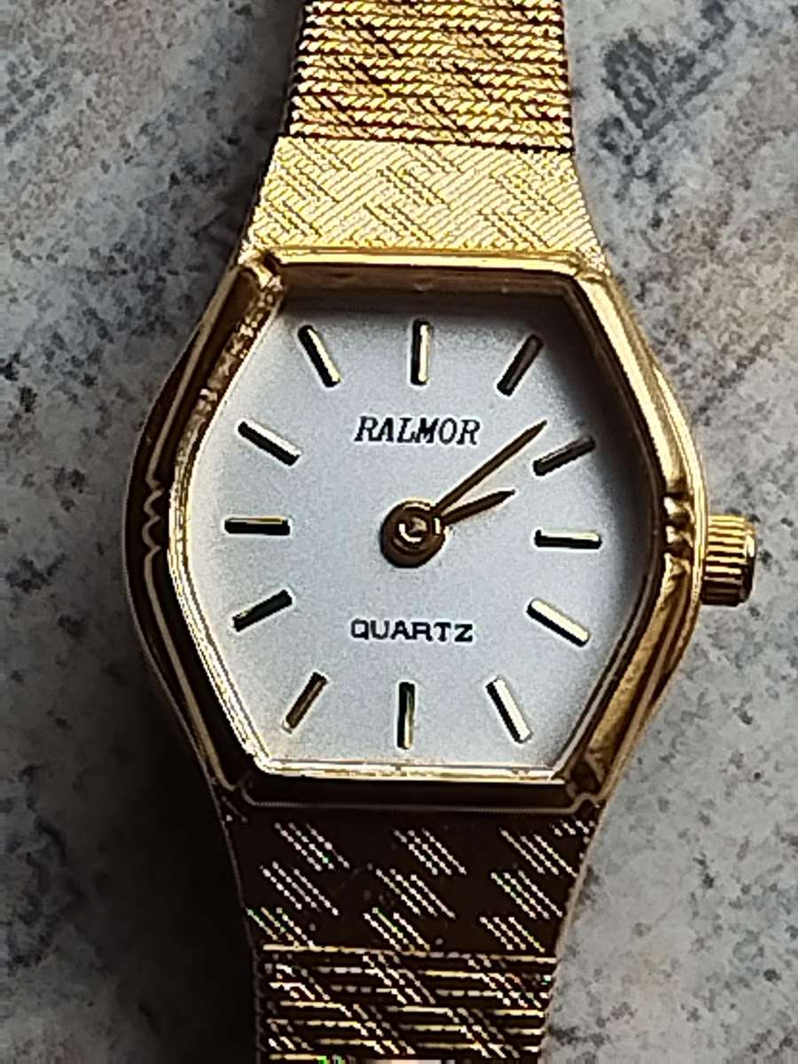 LADIES RALMOR GOLD WATCH IN EXCELLENT WORKING CONDITION