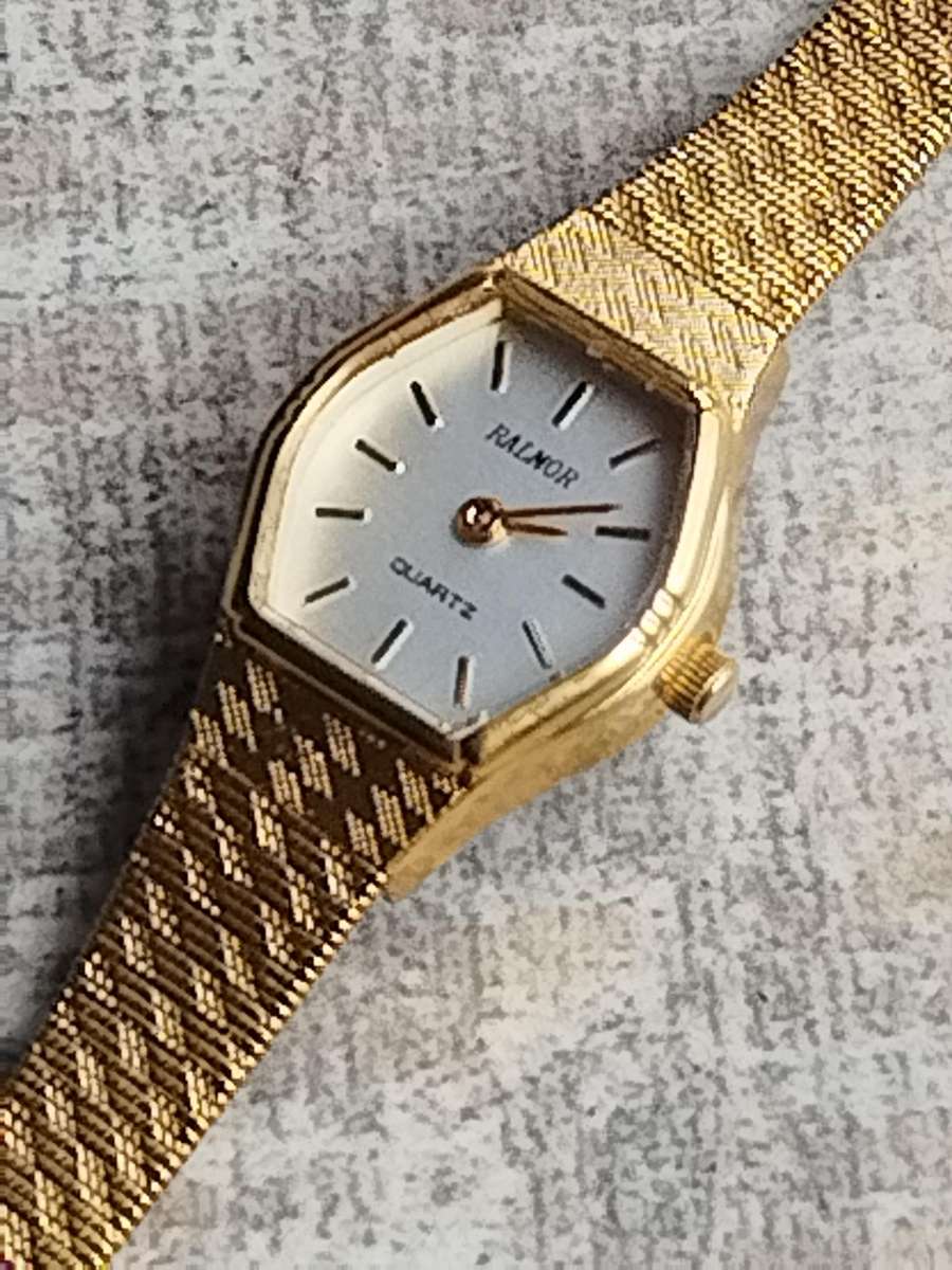 LADIES RALMOR GOLD WATCH IN EXCELLENT WORKING CONDITION
