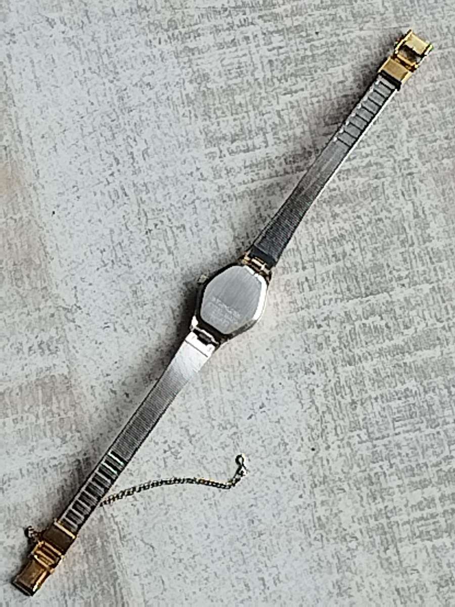 LADIES RALMOR GOLD WATCH IN EXCELLENT WORKING CONDITION