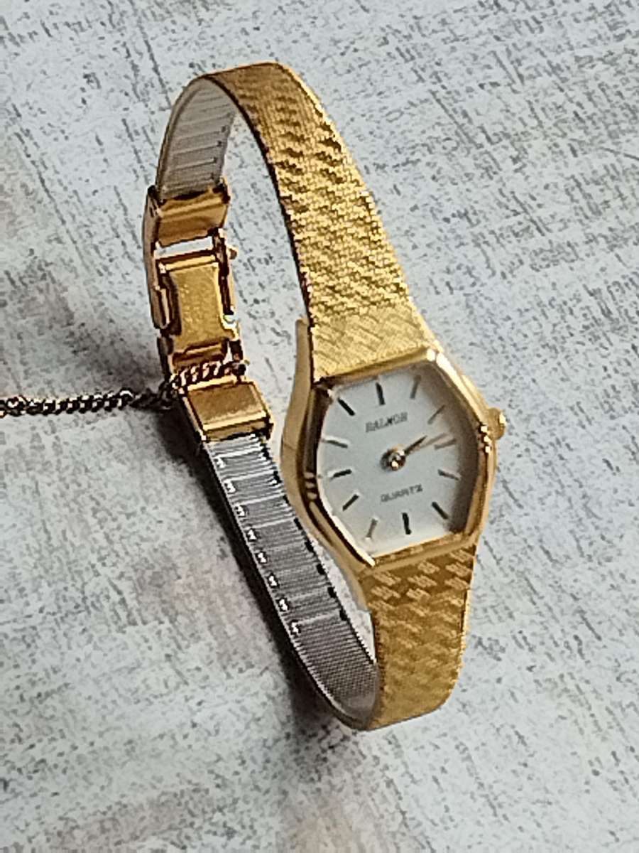 LADIES RALMOR GOLD WATCH IN EXCELLENT WORKING CONDITION